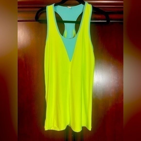 Zuzuzen Active Athletic Tank. Bright Yellow w Blue/Green. Medium - Picture 3 of 6